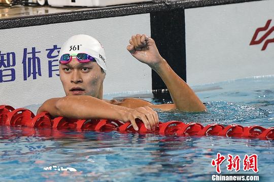 孙杨在200米自由泳比赛中。　武俊杰 摄